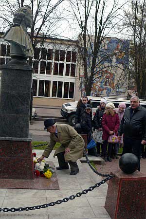 Возложение цветов к памятнику А.В.Суворова