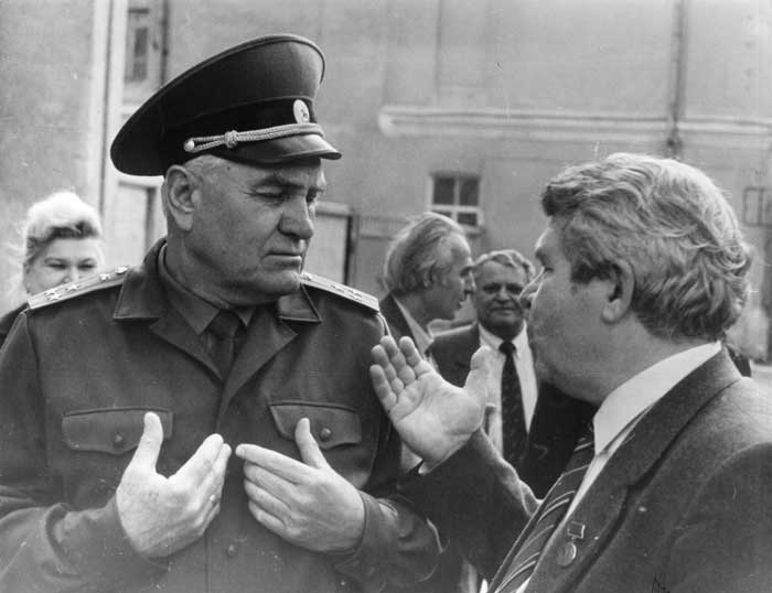 Владимир Ковалёв (слева, 1948 г.в.) и Юрий Бирюков (1953 г.в.) во время встречи в Новочеркасске 18 сентября 1993 года