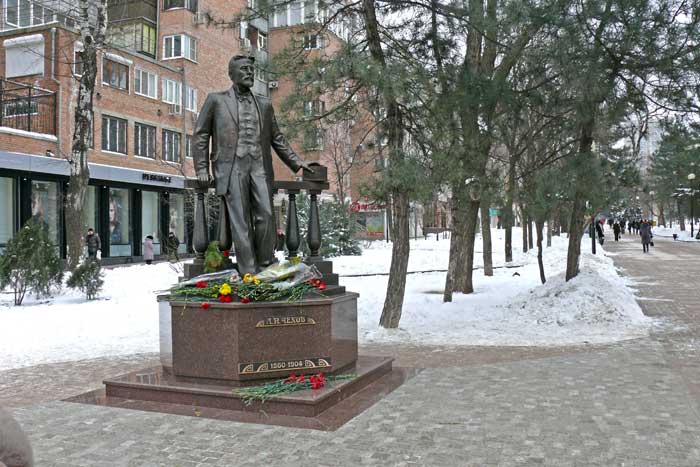 Памятник А.П.Чехову в Ростове-на-Дону